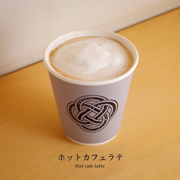 ホットカフェラテ　Hot cafe latte